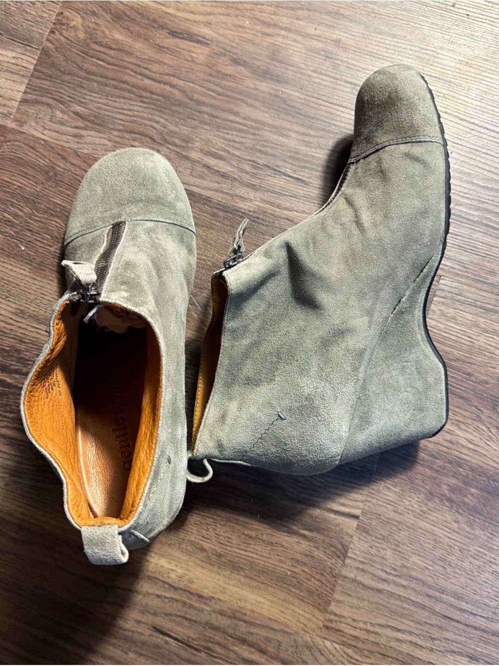Kenneth Cole Gentle Souls Ridgual Ladies Suede Zip up Ankle Boots Green Sz 8.5M